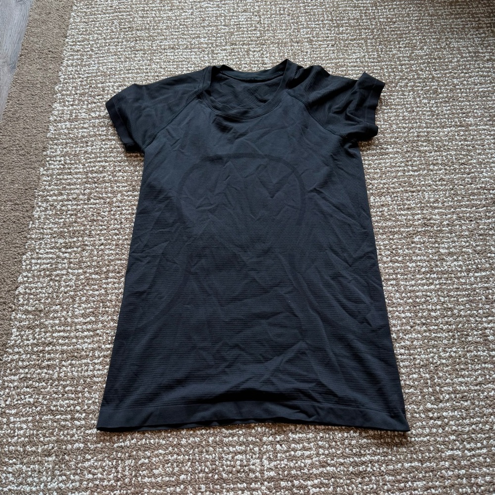 SWIFTLY TECH SHORTSLEEVE